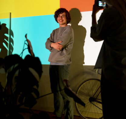 couple-taking-photos-light-movie-projector